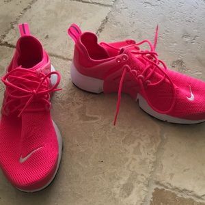 Nike air tennis shoes